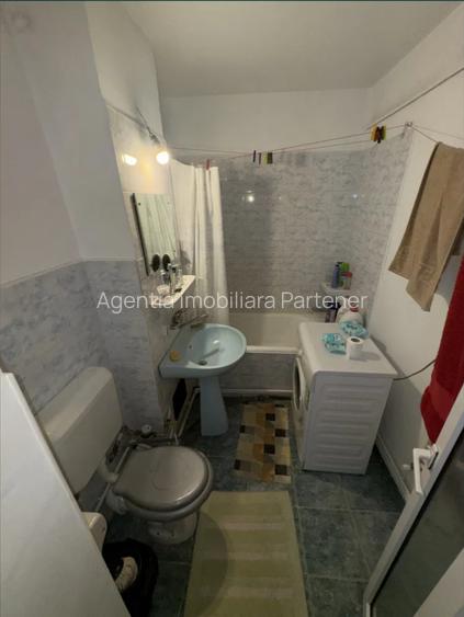 garsoniera Tudor , Decomandata / centrala , finisaje clasice ! - 4