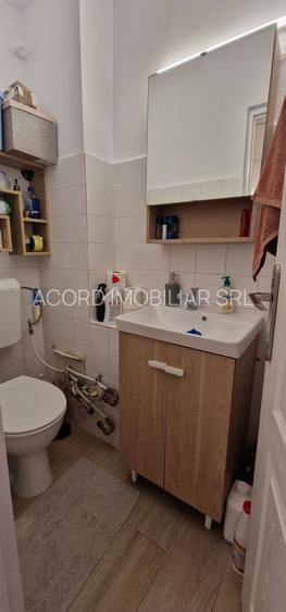 Poarta 6, 3 camere decomandate etajul 1. - 8