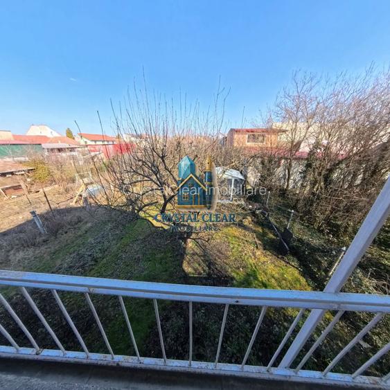 Două case în curte comună, 6 camere + 385 teren - zona semicentrală - 12