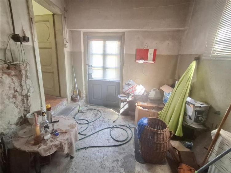 2 Apartamente la casa pivnita garaj in Cisnadie