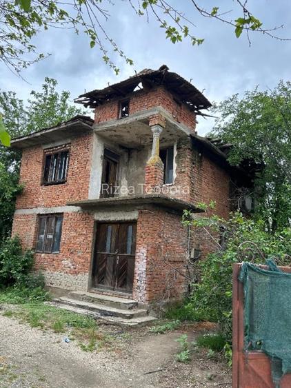 Vând casă cu etaj in Tufeni, Olt.  - 2