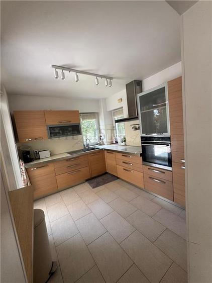 Vila 5 camere cu curte matura in Otopeni - 12