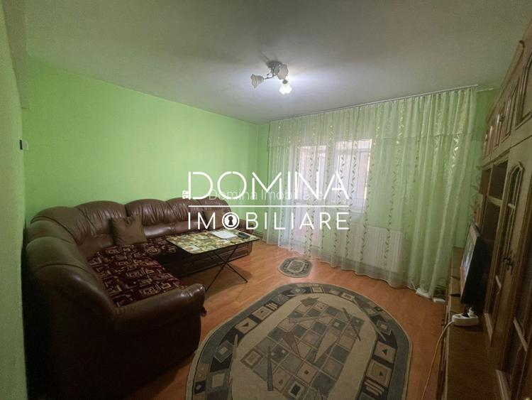 Vanzare apartament 3 camere, etaj 3, situat in Targu Jiu, strada Slt. Ion Fota - 2