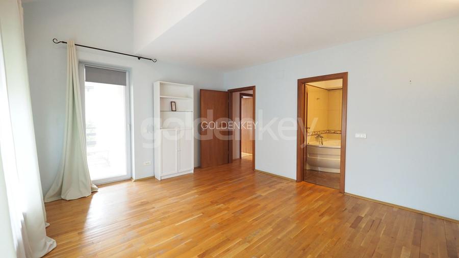 Vila cocheta in cartier rezidential cu piscina comuna, garaj - 11