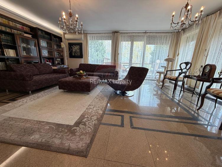 De vanzare Casă / Vilă cu 9 camere la lac cu piscina - 15