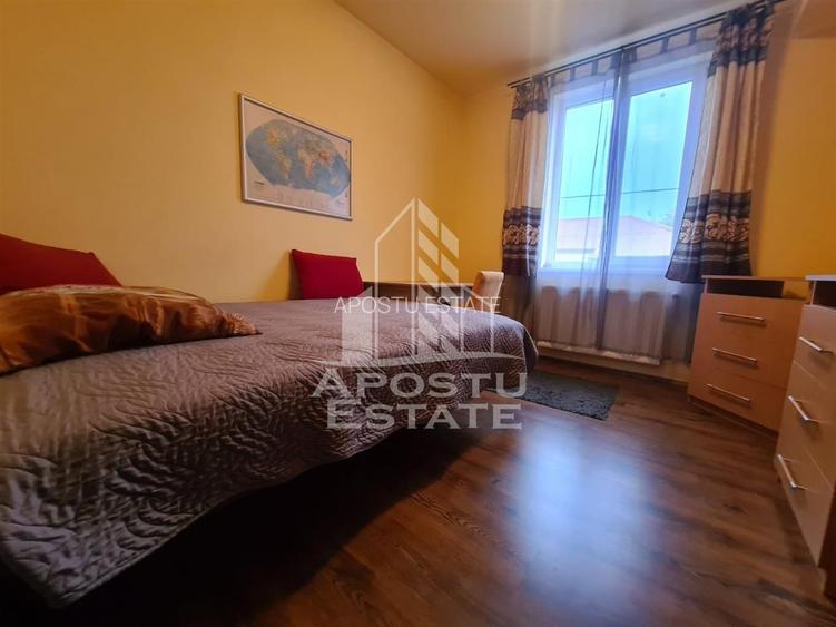 Casa, 4 camere,  3 locuri de parcare, zona Sagului - 5
