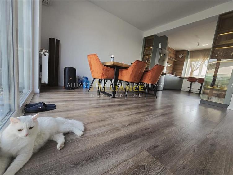 Duplex cu perete dublu- 4 camere - 2 bai - apa curenta  - pod - 4