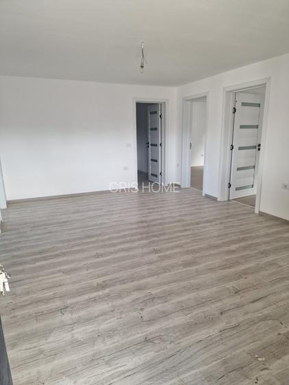 Sanmihaiul Roman - Casa individuala cu 4 camere si bucatarie inchisa - 2