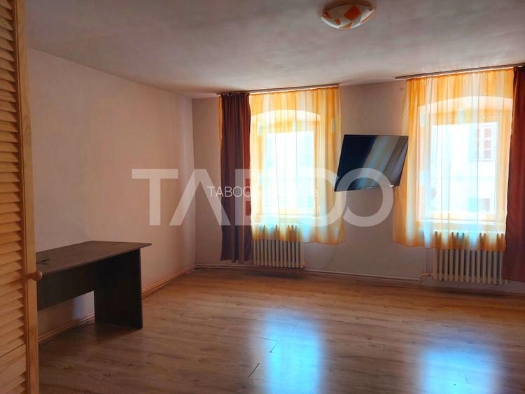 Casa 214 mp utili singur in curte 800 mp teren zona centrala Cisnadie - 19