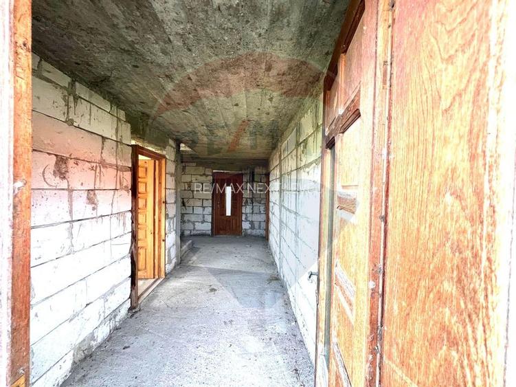 Casă / Vilă cu 6 camere de vânzare în BUHUȘI Județul BACĂU - 10