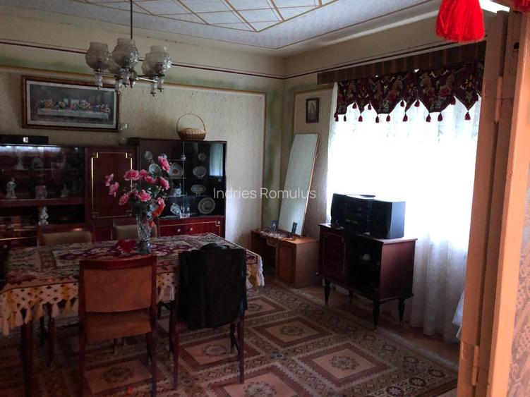 Vand casa cu etaj, dependinte si anexe gospodaresti - 4