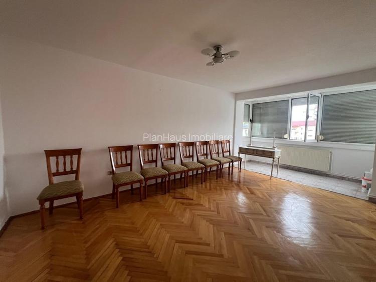 Apartament cu garaj ultracentral zona Mc Donald s Unirii , 4 camere  - 12