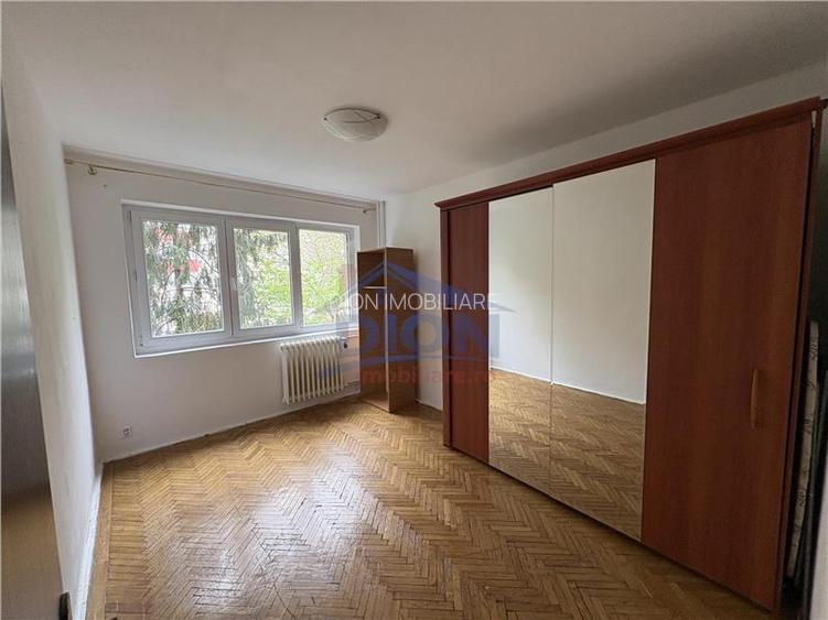 Obregia - Fantana Florilor,  bloc retras de la bulevard - 4