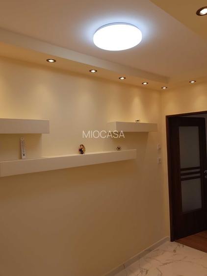 Renovat complet. Centrala termica proprie. Etaj intermediar. Decomandat. - 2