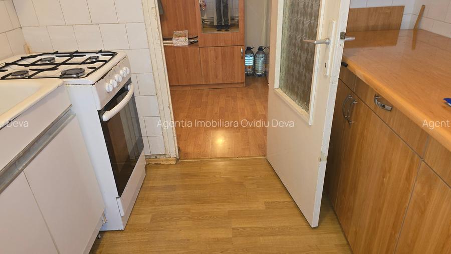 Vand apartament 2 camere semidecomandat in Deva, etaj 1 - 6