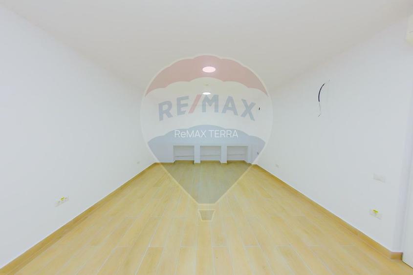 LUX! De inchiriat SPATIU COMERCIAL cu birouri, magazie și acces TIR - 17