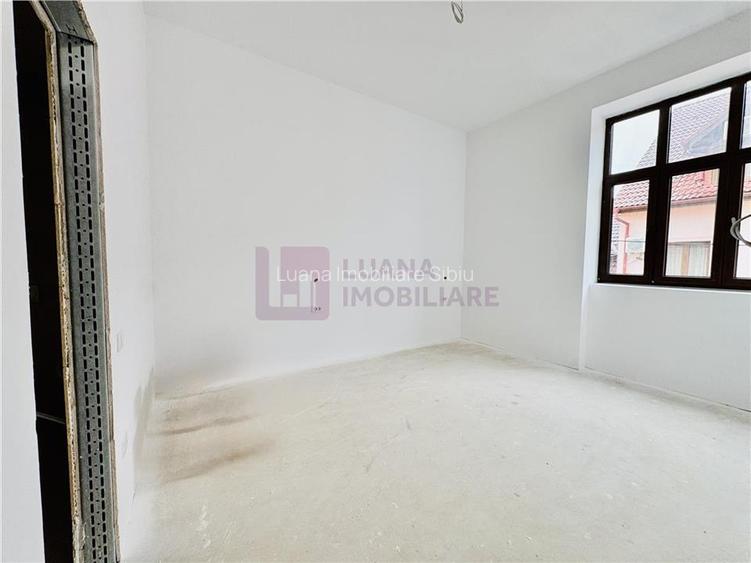 Apartament cu 3 camere de vanzare | Centru | renovat integral | pivnita - 3