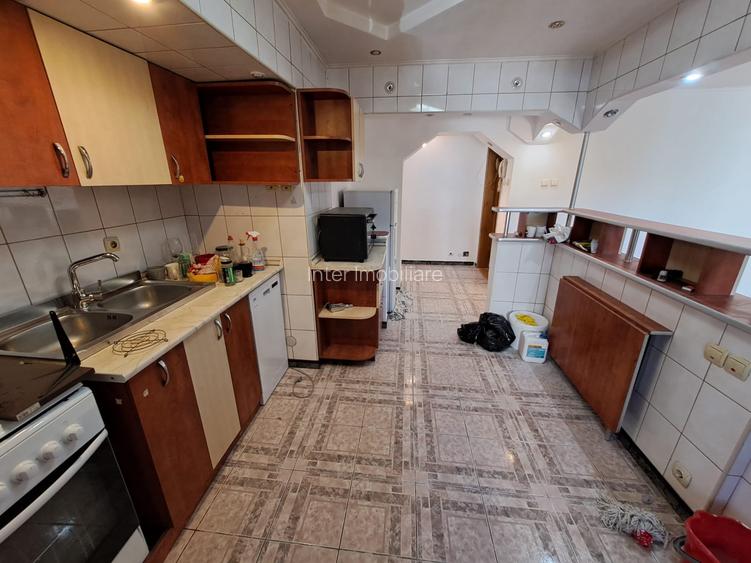 PACURARI MAOARA DE FOC 3 CAMERE DECOMANDAT ET.3 BLOC 1985  71 MP  COD 161977 - 2