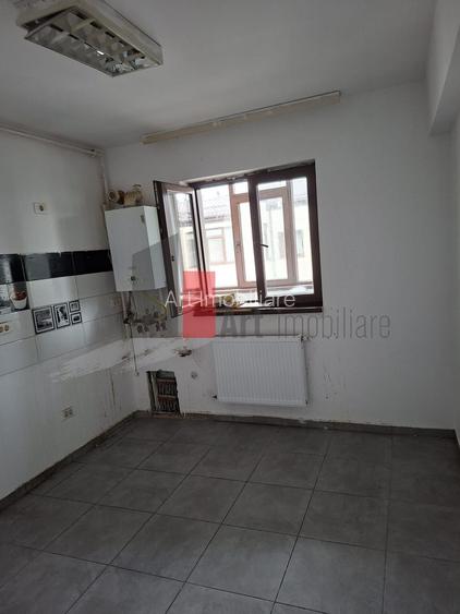 Apartament cu trei camere de vanzare-Metalurgiei-Aparatorii Patriei-cu centrala - 4