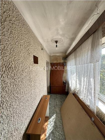 Casa de vanzare în zona linistita - 9