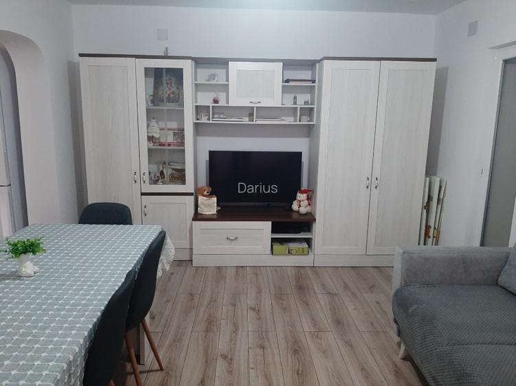 Vând apartament cu 3 camere situat în orașul Cugir - 4