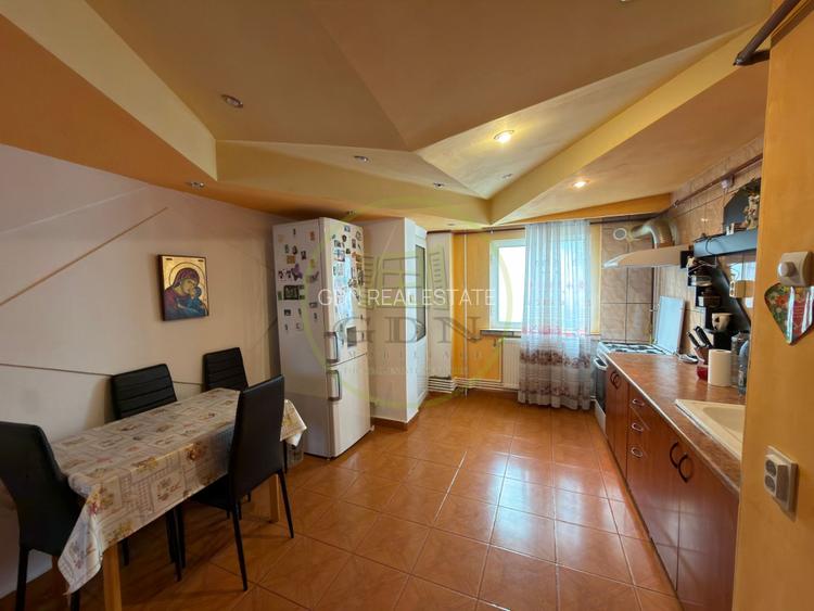 Apartament 3 camere, decomandat, 86 mp, cartier George Enescu, zona Sineasca - 2