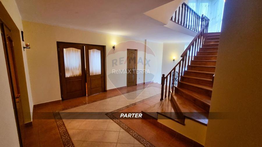 Casă / Vilă de lux cu 2 garaje, 10 camere de vânzare în BAIA MARE - 20