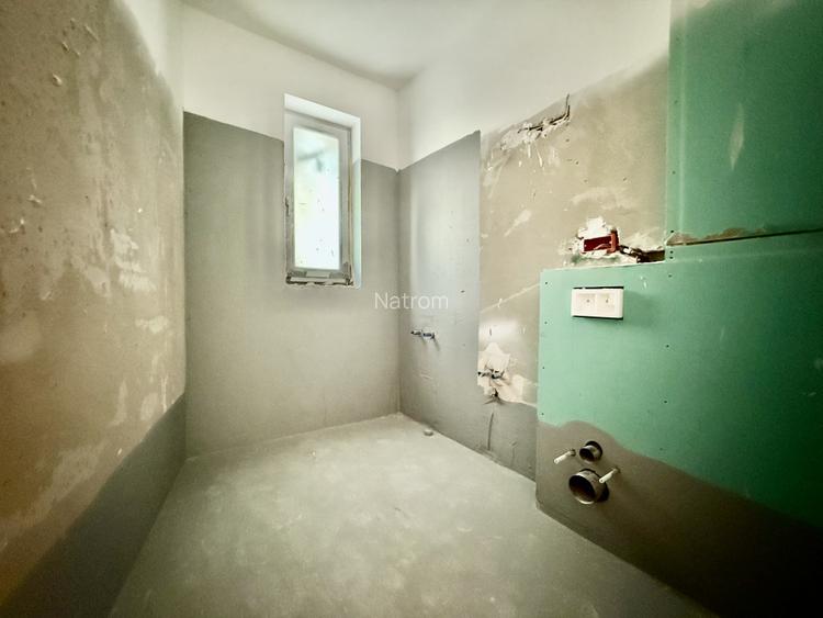 Centrul Capitalei, apartament cu 2 bai, etaj superior ! - 13