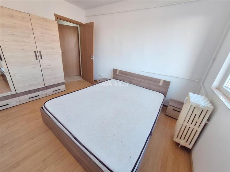 Apartament 2 semidecomandate, zona Milcov - 11