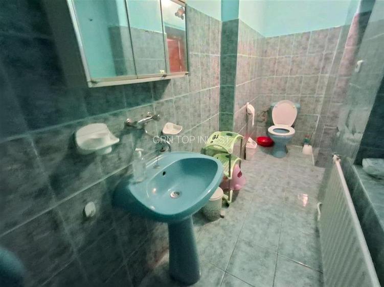 Casa cu doua apartamente garaj pivnita in Cisnadie - 17