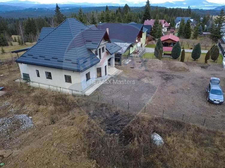 Casă / Vilă cu 8 camere de vânzare - 4