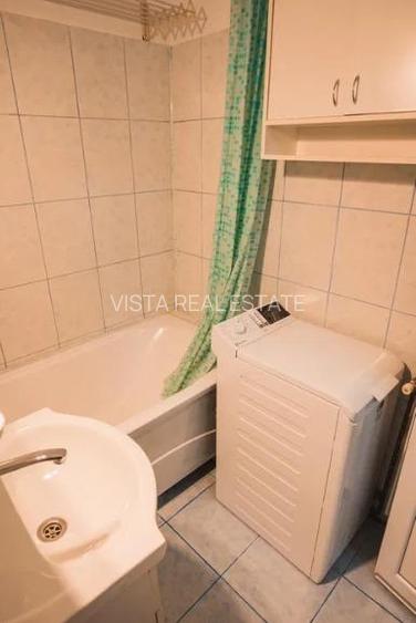 Garsoniera luminoasa, mobilata si utilata, etaj intermediar . Zona Tractorul, Co - 8