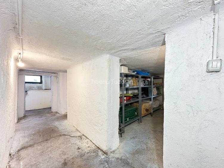 Vilă 6 camere complet renovata, disponibilă imediat, pret 269000 euro  URGENT - 13
