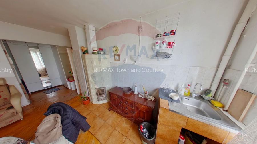 Apartament cu 3 camere de vânzare Str. 1 Mai - 5