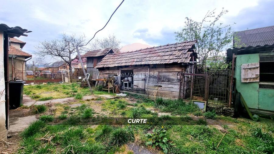 Casă din cărămidă cu teren generos de 2460 mp și anexe, în Borlești - 17