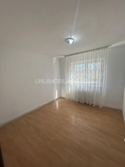 Apartament 3 camere- Zona Sud - etaj 3/4 - 48 mp - 48500 euro negociabil - 3