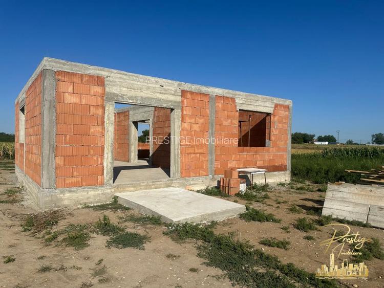 Casa la rosu si teren de 560 mp de vanzare in Tarian - Bihor  - 3