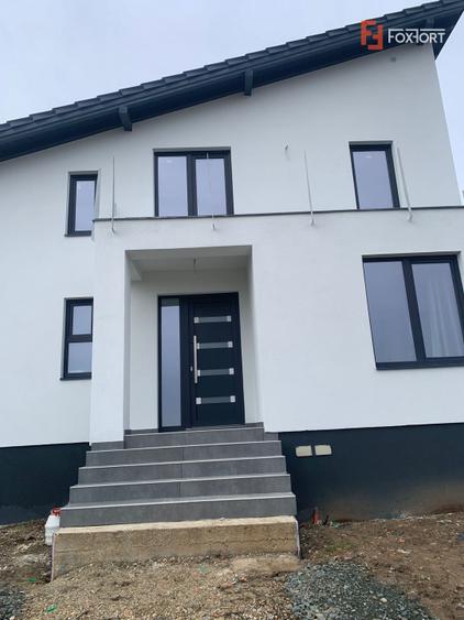 Casa individuala cu 5 camere si teren de 840 mp, Pischia