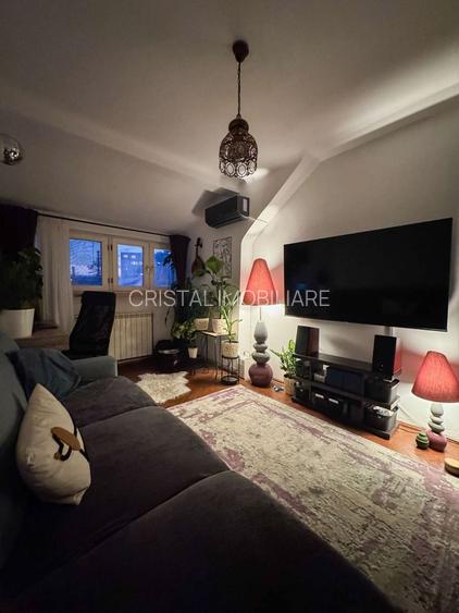 Apartament 2 camere - Domenii, etaj 2/2, centrala noua, curte, boxă, pod. - 2