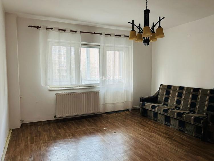 Apartament de vanzare, 2 camere, decomandat, etaj intermediar - 2