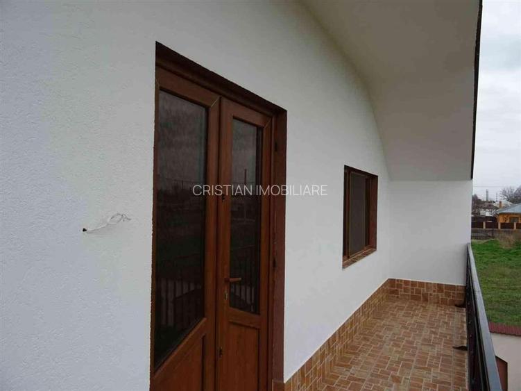 Vila P+1, constructie 2013, teren 700 mp, la 50Km de Braila - 6