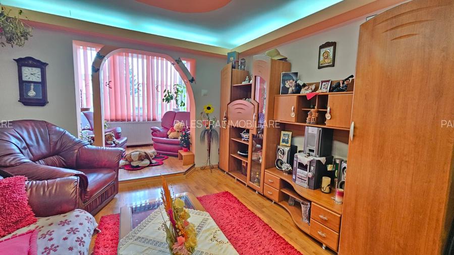 Apartament 3 camere decomandat zona Judetean,mobilat,122500 Euro - 2