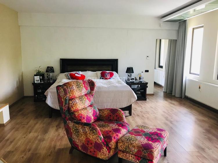 Vila exclusivista 2008,arhitect spaniola,5 dormitoare,5 bai,teren 1420mp,garaj 2 - 12