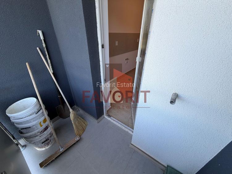 Disponibil imediat. Decomandat. Spatios - 12