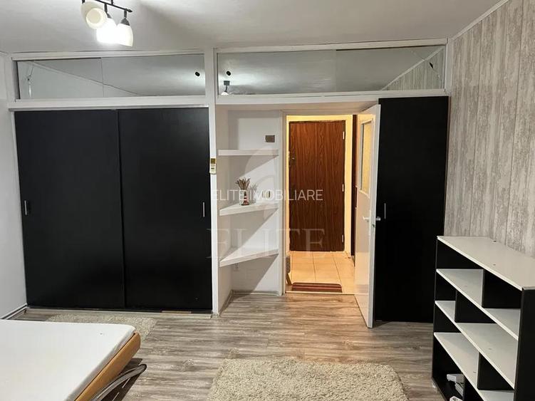 Garsoniera în zona 1 DECEMBRIE - 2