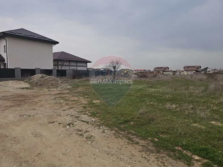 Teren de vanzare pentru casa 621mp plus drum Domnesti, str Diana - 12