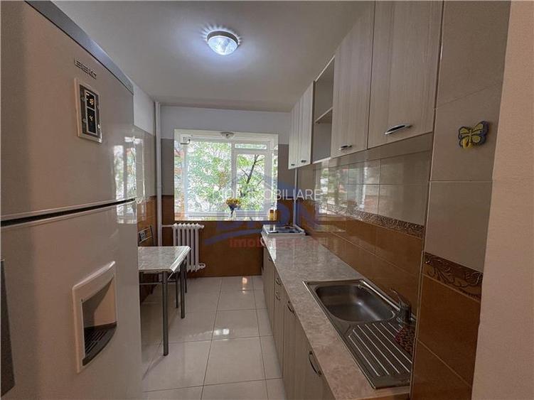 Obregia - Fantana Florilor,  bloc retras de la bulevard - 11