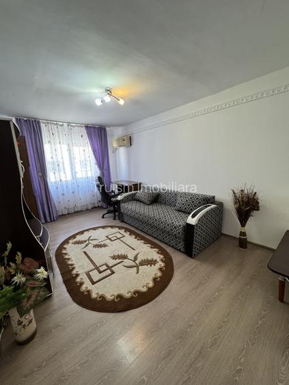 Inchiriere apartament 2 camere – Zona 9 Mai / Registrul Comertului - 2