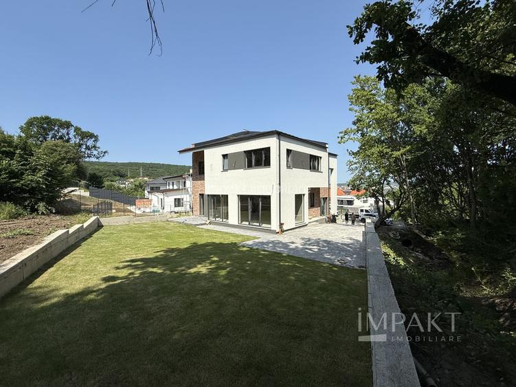 Case cuplate la liziera padurii , ideale pentru 2 familii ! - 37