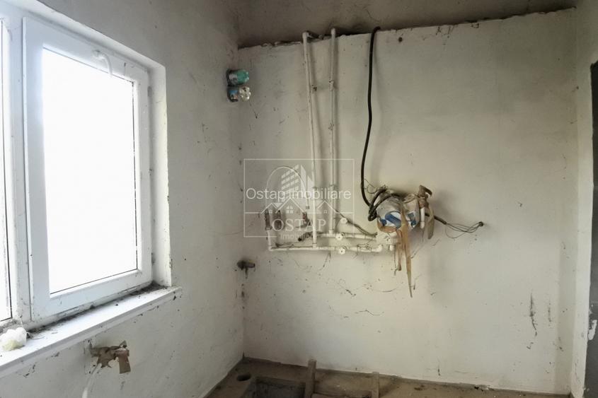 Șerbanesti - strada Siretului - vila la gri - P+M - teren 1.000 mp - 12